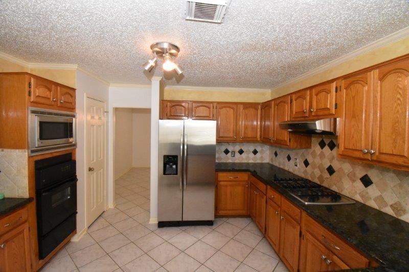 9007 Woodleigh Drive, Houston, Texas image 6