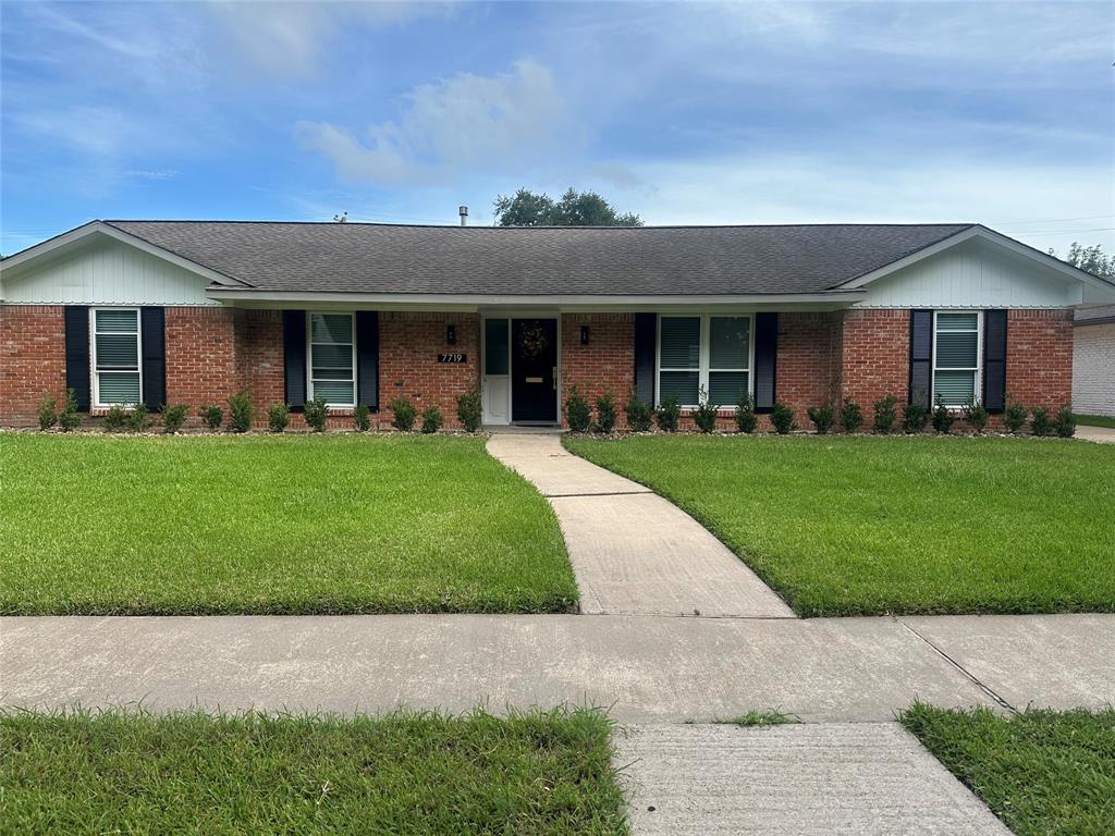 7719 Meadowvale Drive