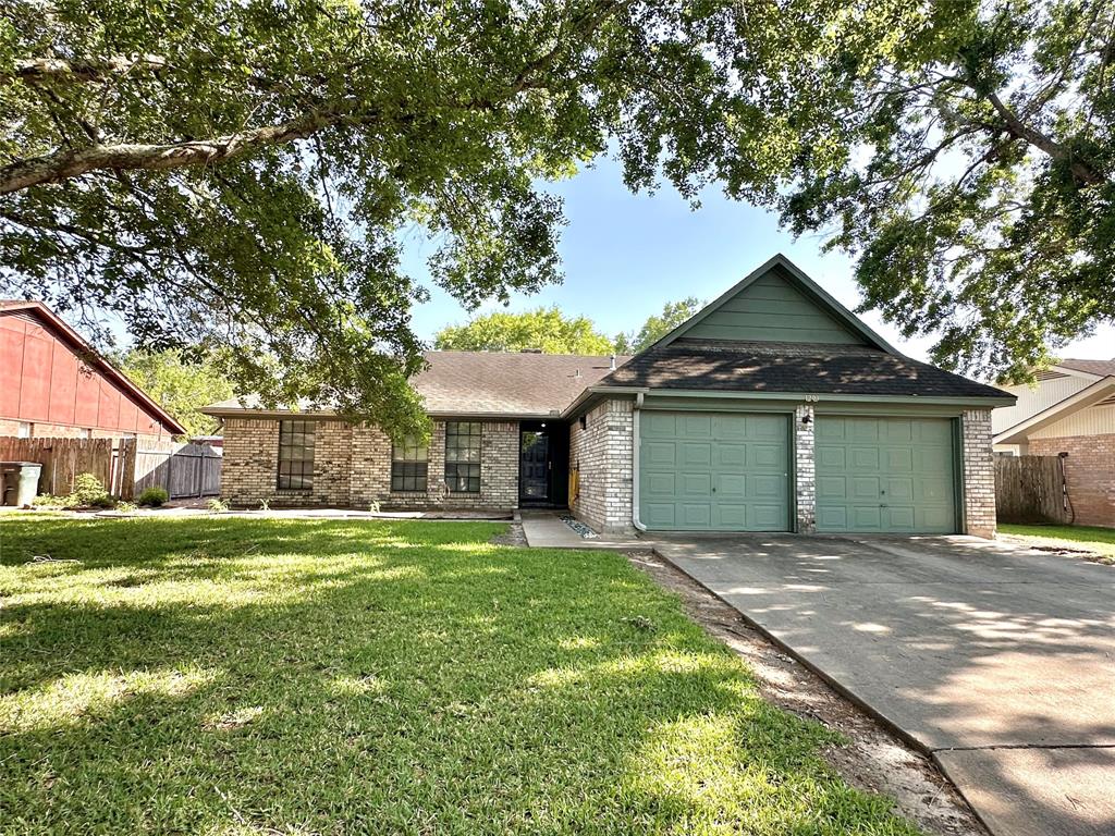 1203 Edgebrook Drive, El Campo, Texas image 1