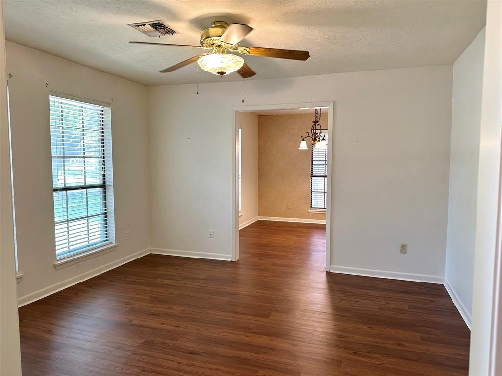 1203 Edgebrook Drive, El Campo, Texas image 7