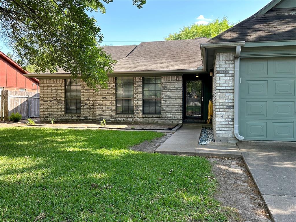 1203 Edgebrook Drive, El Campo, Texas image 3