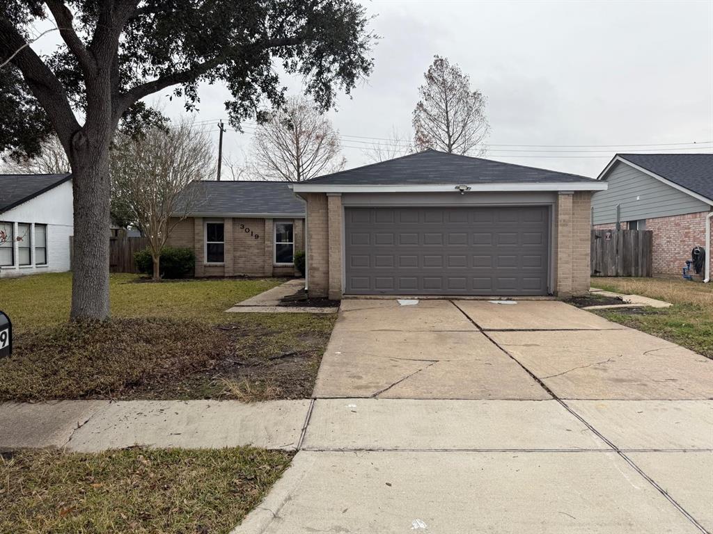 3019 Pilgrims Point Pt, Pearland, Texas image 1