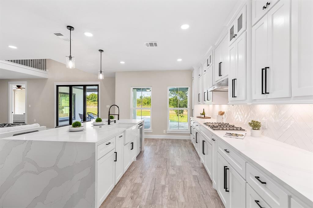 19123 Grandview Point