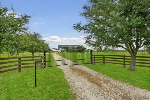 Single Family Residence in Guy TX 16150 County Road 522 2.jpg