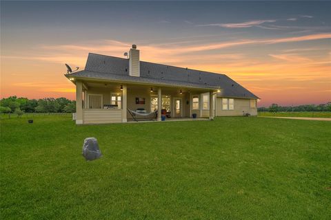 Single Family Residence in Guy TX 16150 County Road 522 44.jpg