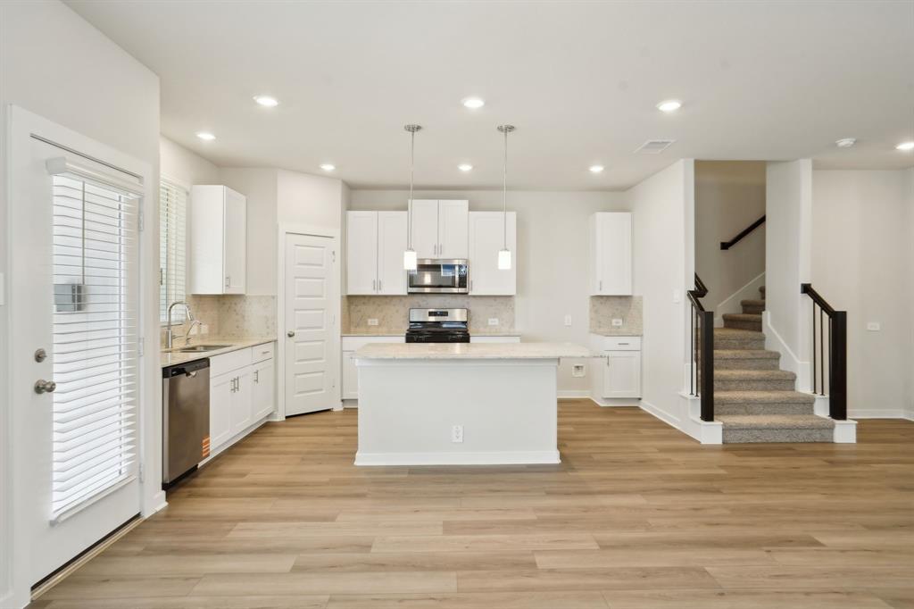 595 Avisa Drive, Kemah, Texas image 16