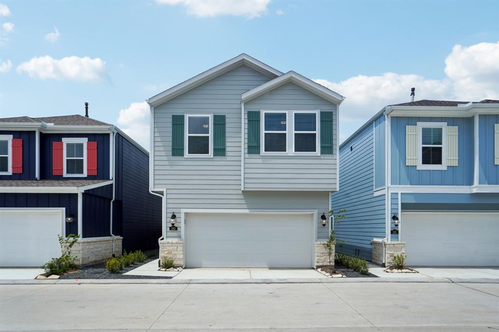 595 Avisa Drive, Kemah, Texas image 2