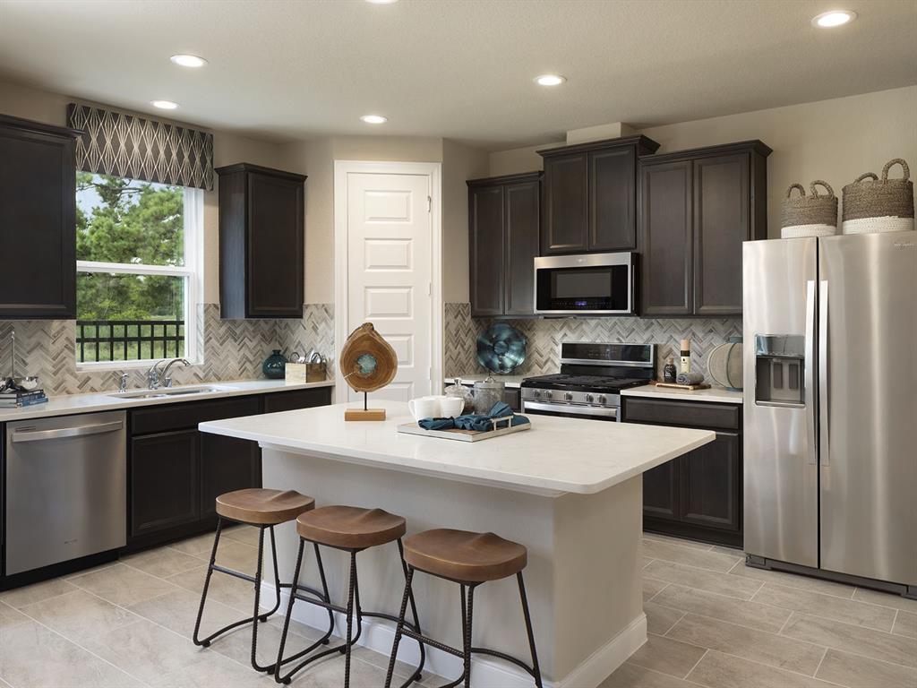 595 Avisa Drive, Kemah, Texas image 2