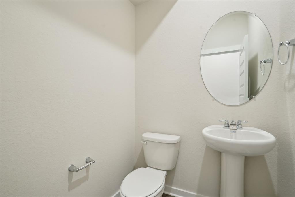 595 Avisa Drive, Kemah, Texas image 18
