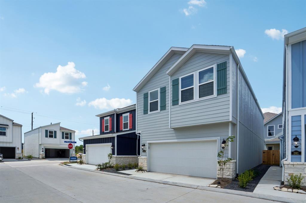 595 Avisa Drive, Kemah, Texas image 3