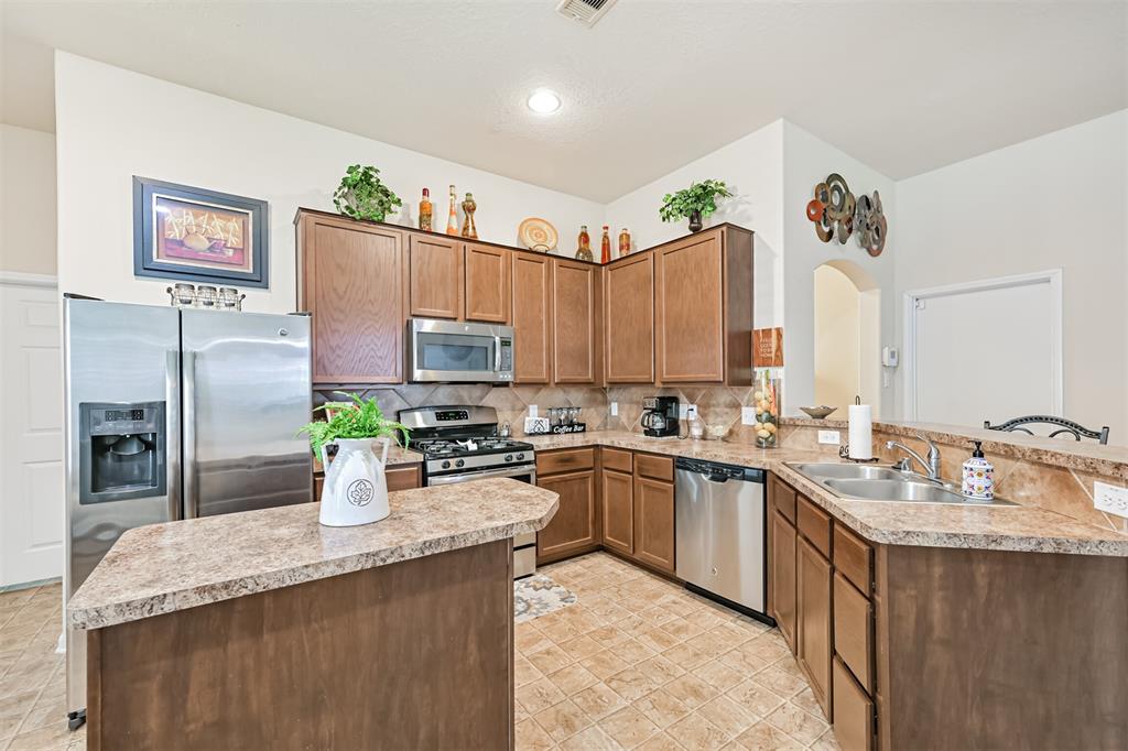 4239 Duneberry Trail, Humble, Texas image 8
