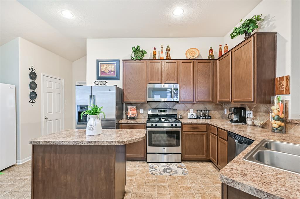 4239 Duneberry Trail, Humble, Texas image 9