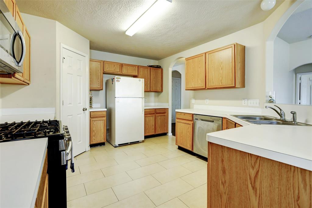 19846 Byron Meadows Drive, Katy, Texas image 8