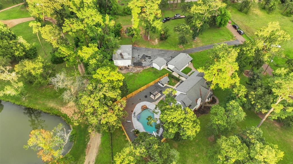 8526 Oakwood Drive, Magnolia, Texas image 1