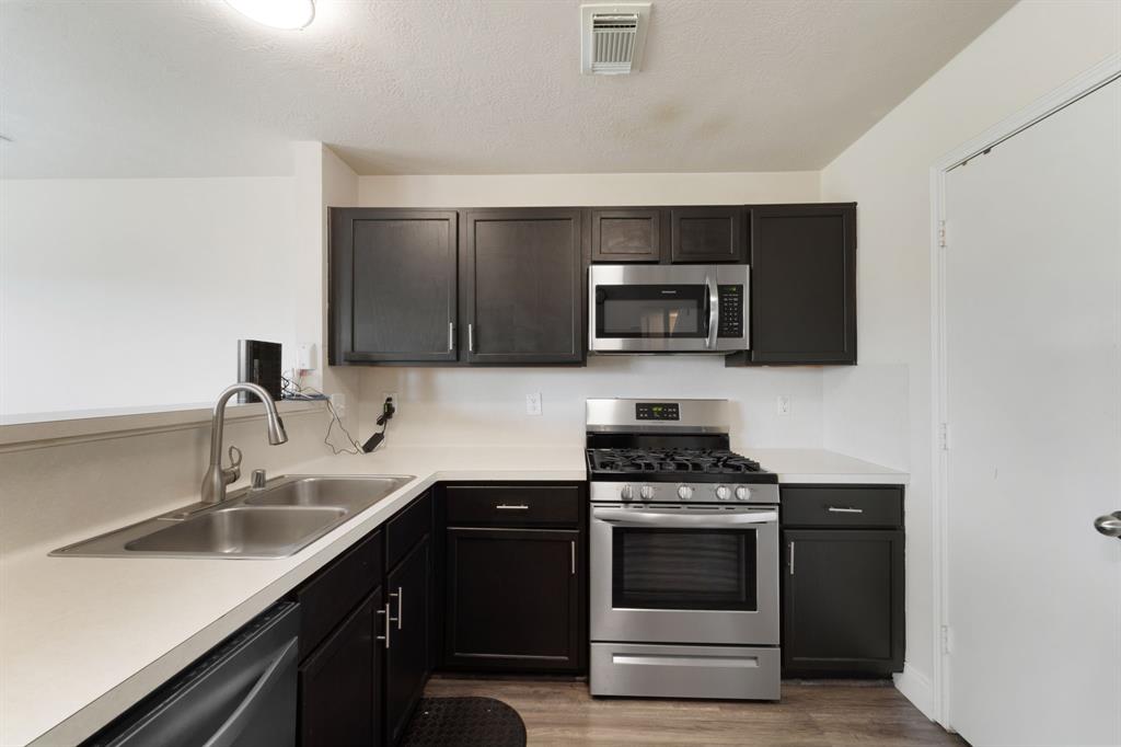 17303 Davenway Drive, Houston, Texas image 6