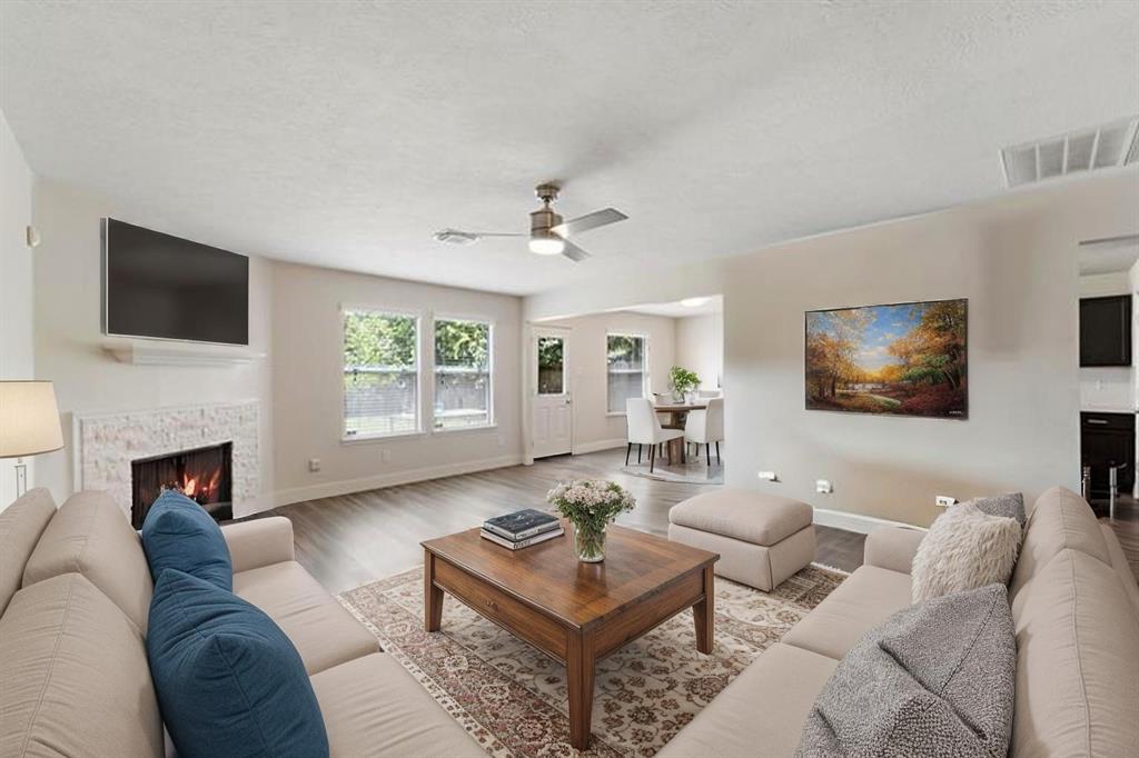 17303 Davenway Drive, Houston, Texas image 3