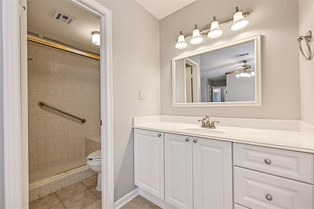5014 Encino Court, Friendswood, Texas image 16