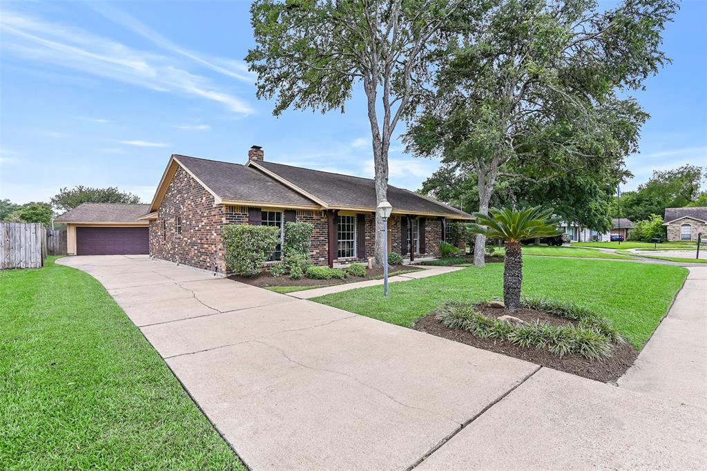 5014 Encino Court, Friendswood, Texas image 27