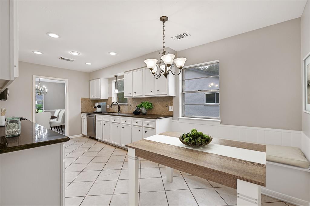 5014 Encino Court, Friendswood, Texas image 8