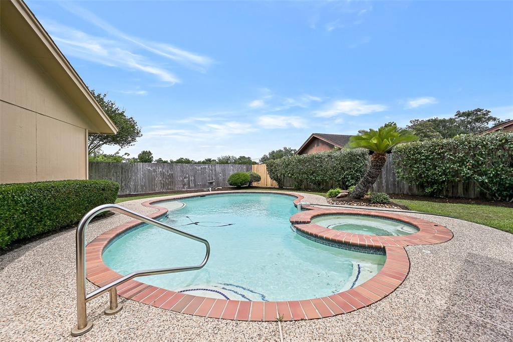 5014 Encino Court, Friendswood, Texas image 25