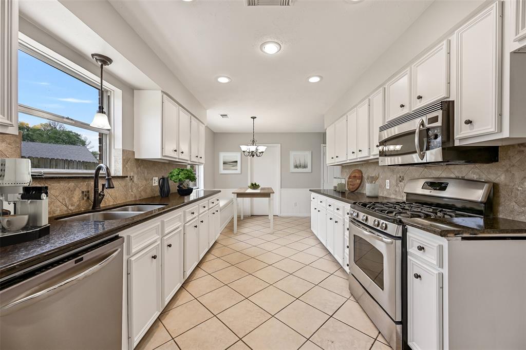 5014 Encino Court, Friendswood, Texas image 10