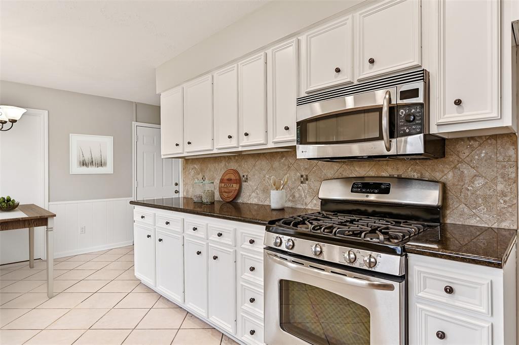 5014 Encino Court, Friendswood, Texas image 7