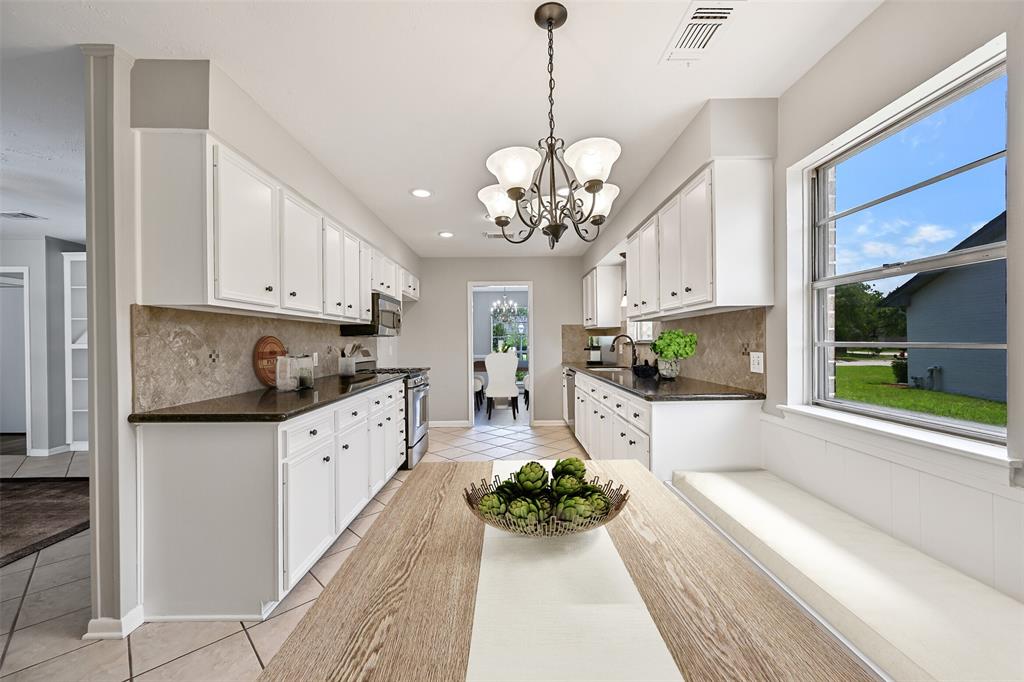 5014 Encino Court, Friendswood, Texas image 9