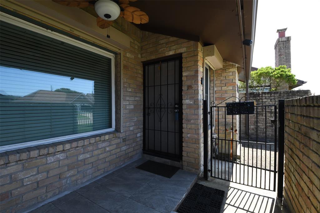 7521 Beaudelaire Circle, Galveston, Texas image 2