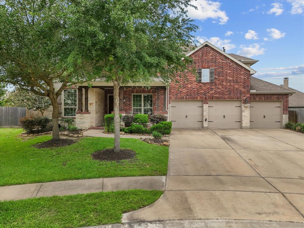 904 Cozy Hollow Court, Friendswood, Texas image 2