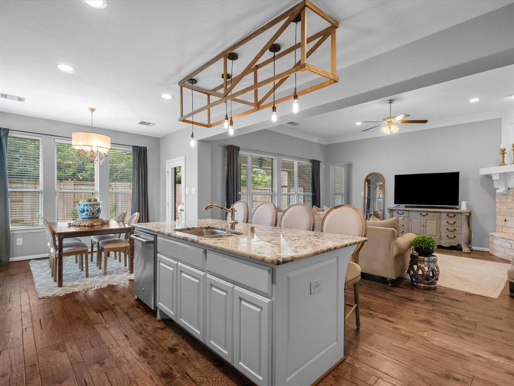 904 Cozy Hollow Court, Friendswood, Texas image 11