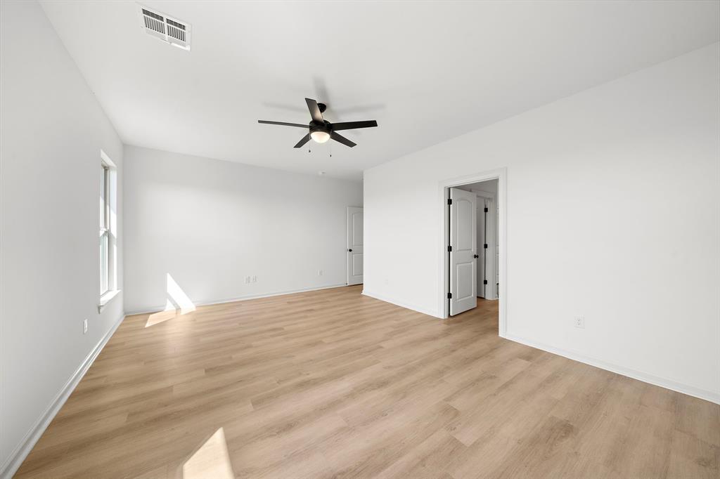 706 Blue Sky Place, Beasley, Texas image 17