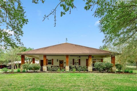 Photo of 1054 County Road 156 Rd, Columbus, TX 78934 (MLS # 87971336) Photo of 1054 County Road 156 Rd, Columbus, TX 78934 (MLS # 87971336)