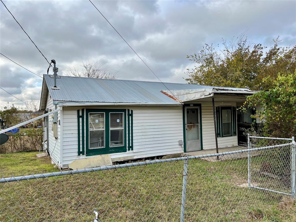 808 W Boundary Street, Giddings, Texas image 4