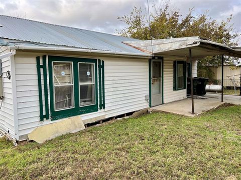 A home in Giddings