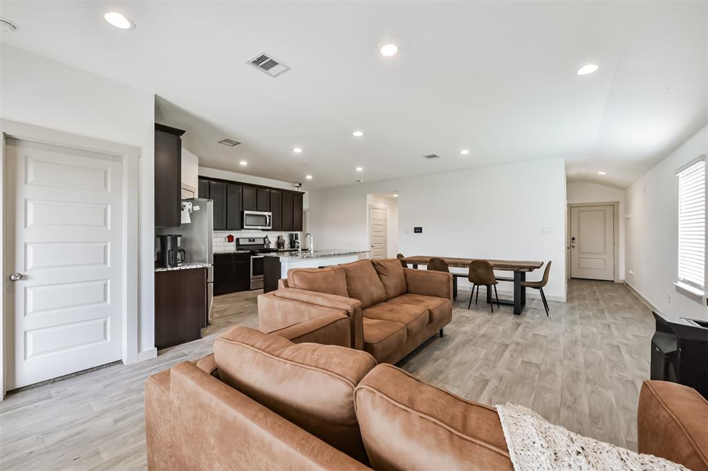 918 Betsy Hill Drive, Rosharon, Texas image 10