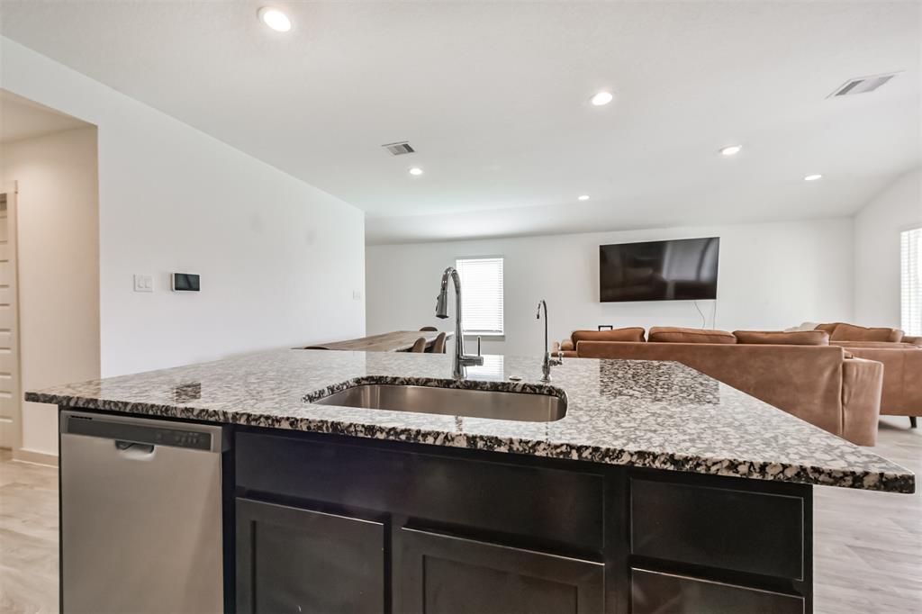 918 Betsy Hill Drive, Rosharon, Texas image 17