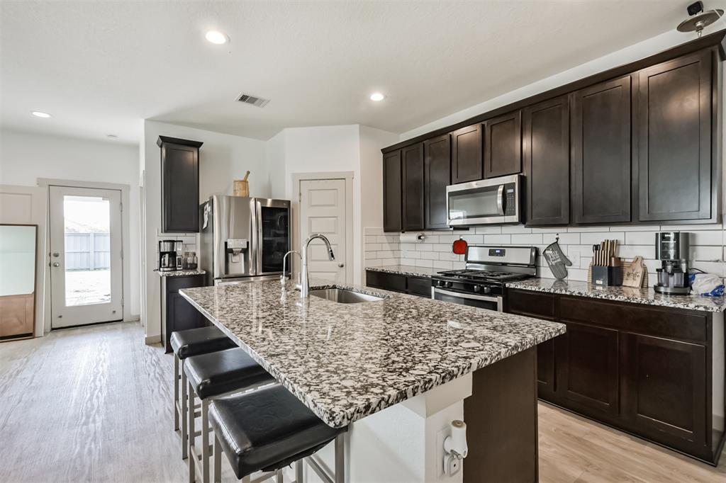 918 Betsy Hill Drive, Rosharon, Texas image 13