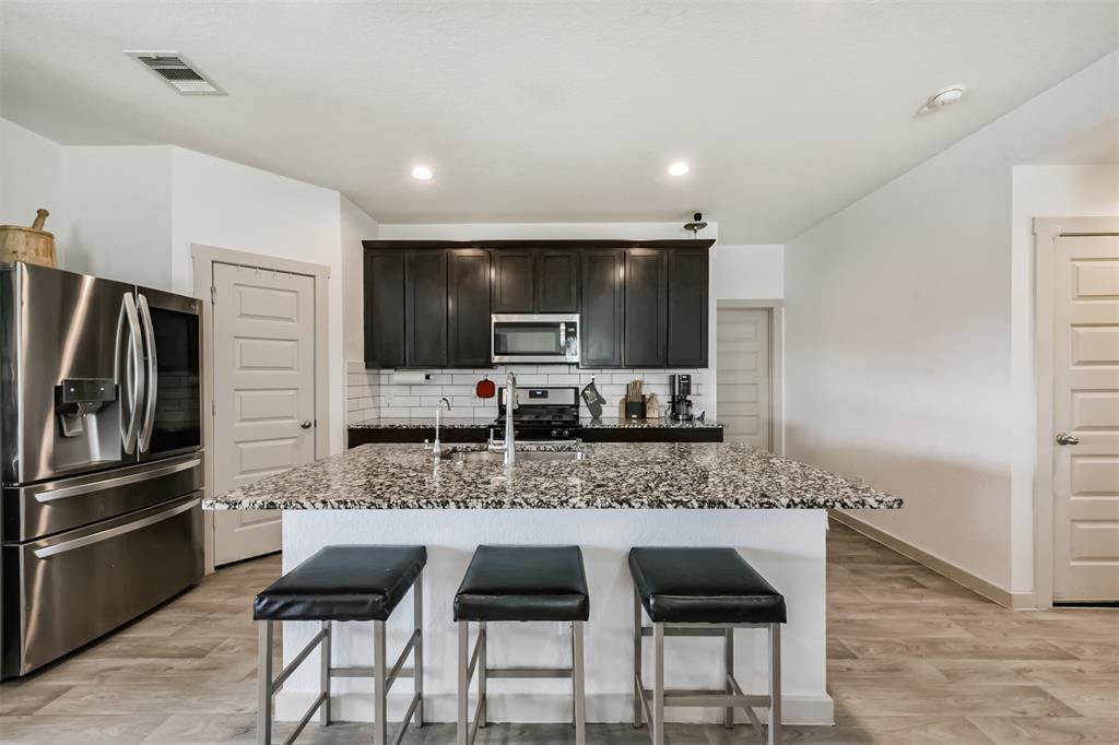 918 Betsy Hill Drive, Rosharon, Texas image 12