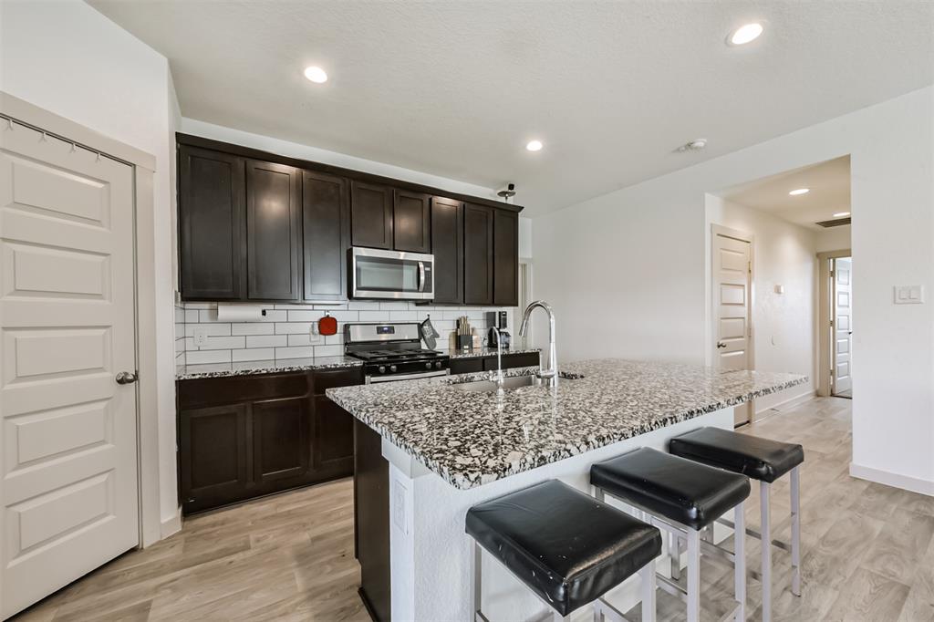 918 Betsy Hill Drive, Rosharon, Texas image 15