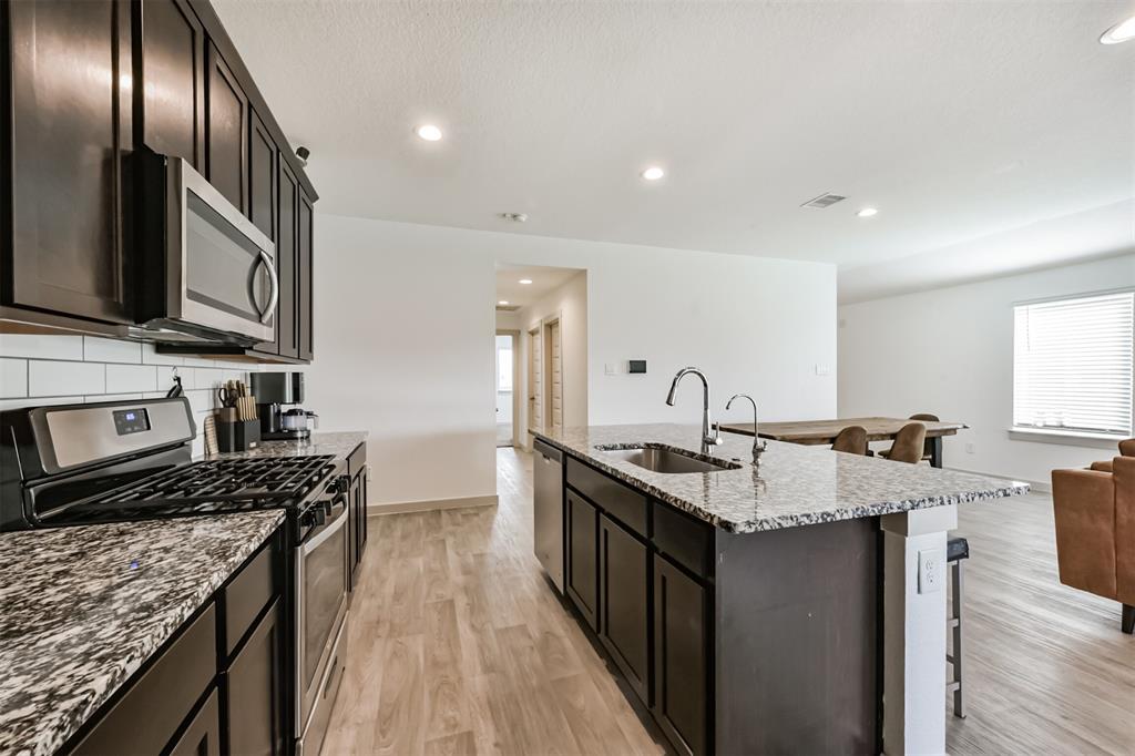 918 Betsy Hill Drive, Rosharon, Texas image 16