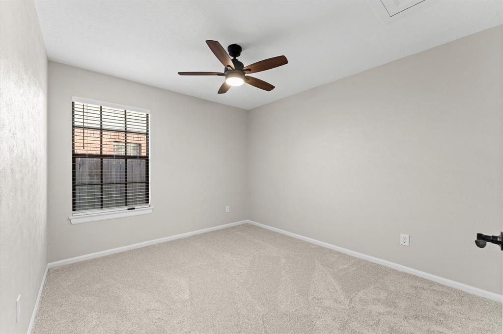 4927 Dobbin Springs Lane, Kingwood, Texas image 12