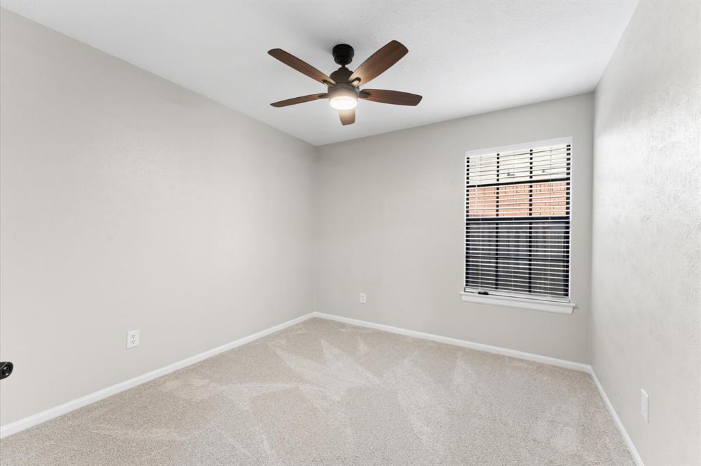 4927 Dobbin Springs Lane, Kingwood, Texas image 11
