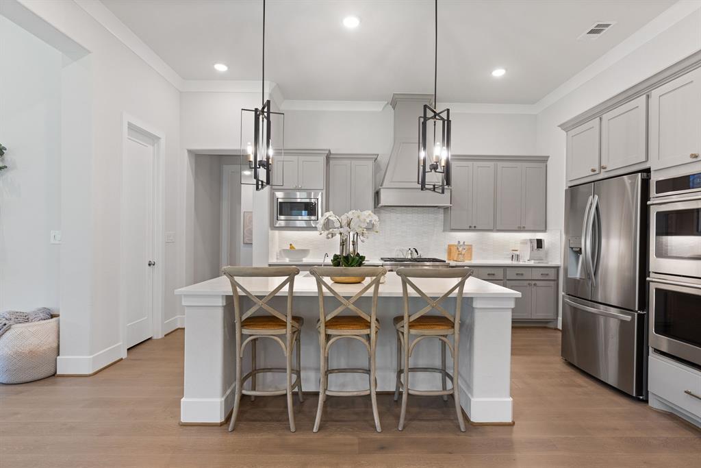 27 Dawning Flower Drive, Tomball, Texas image 13
