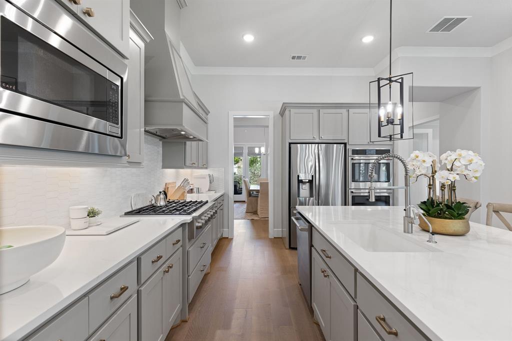 27 Dawning Flower Drive, Tomball, Texas image 15