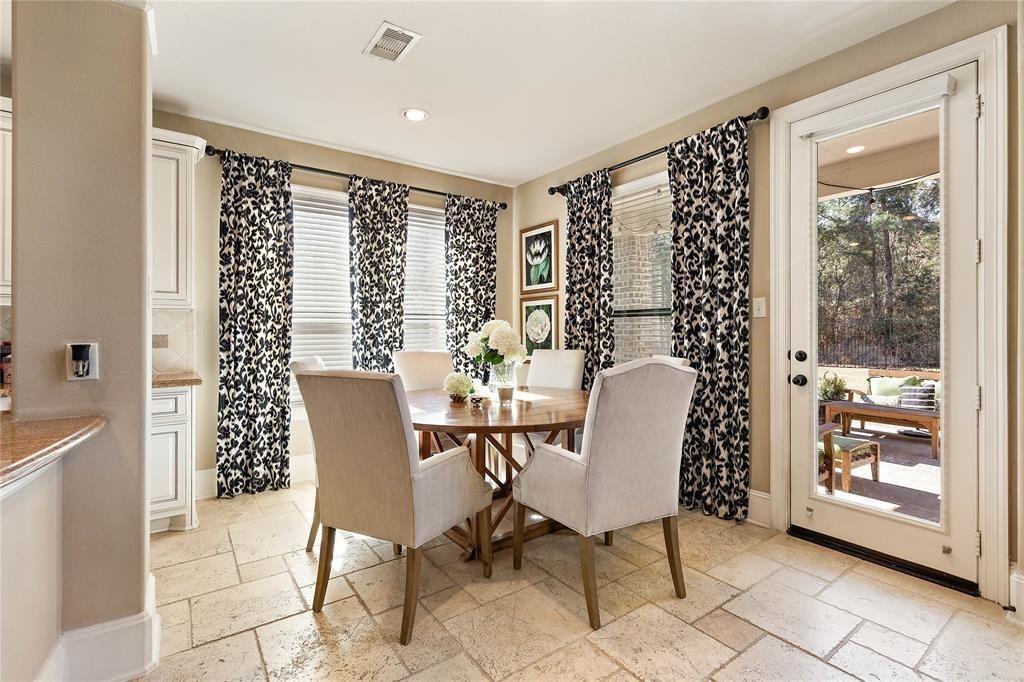 87 S Almondell Circle, The Woodlands, Texas image 11