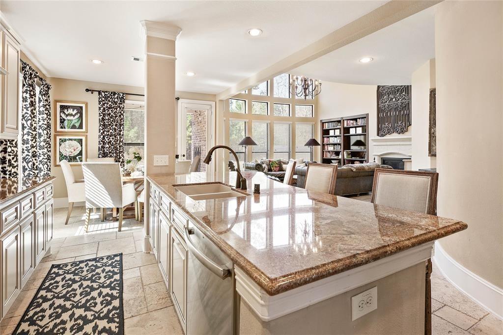 87 S Almondell Circle, The Woodlands, Texas image 8