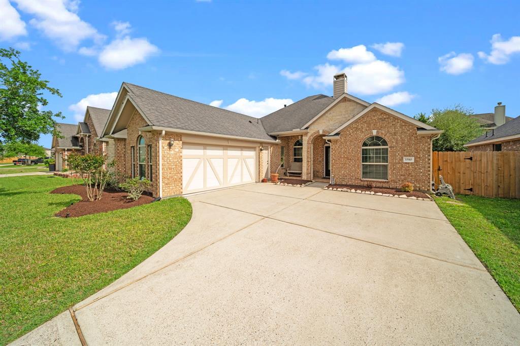 1510 Nacogdoches Valley Drive, League City, Texas image 2