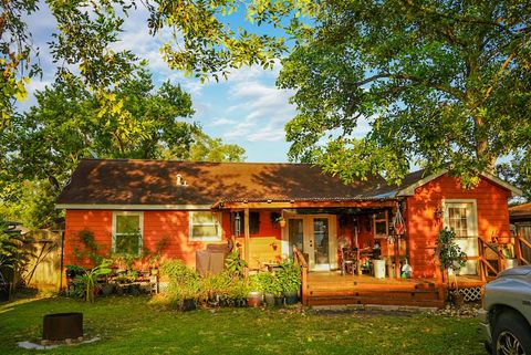 A home in Angleton