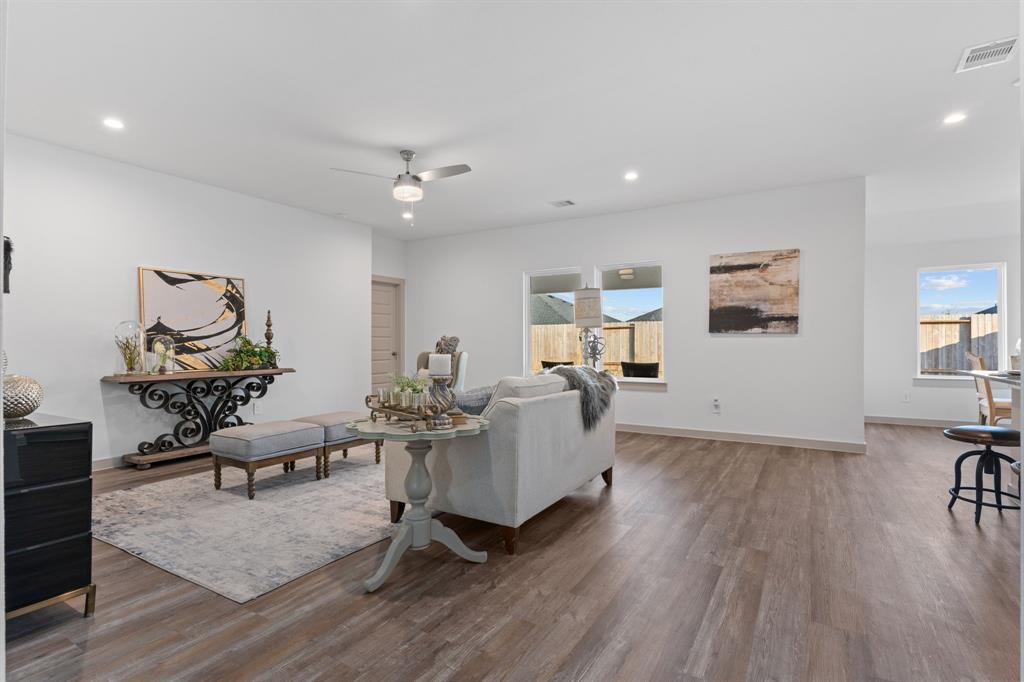 1001 Bluegill Lane, Alvin, Texas image 3