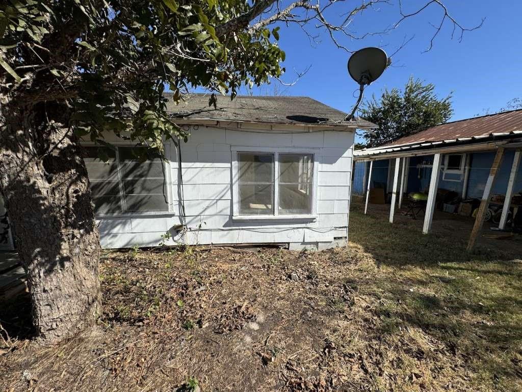 948 S Williamson Street, Giddings, Texas image 2